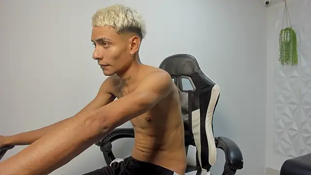 lunay_bigcock420's cam snapshot