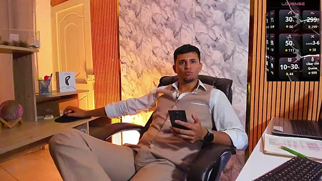 Hideintheoffice's cam snapshot