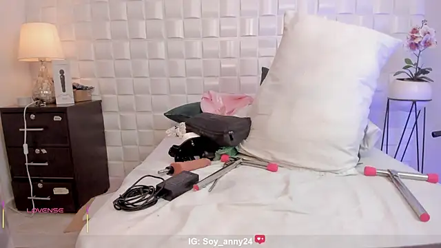 anny_rouse24's cam snapshot