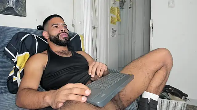 sweatyhairypig23 live sex cam