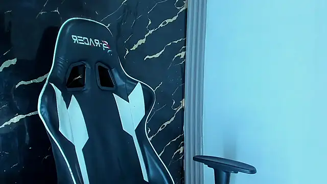 jamescurly00's cam snapshot