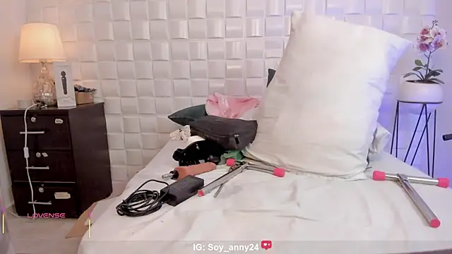 anny_rouse24's cam snapshot