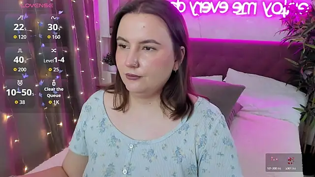 FeralPeach's cam snapshot