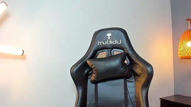 emma_hiltonn_'s cam snapshot