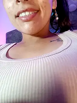 Fox_Roxxan's cam snapshot