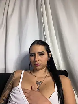 Hilary_pinkk's cam snapshot