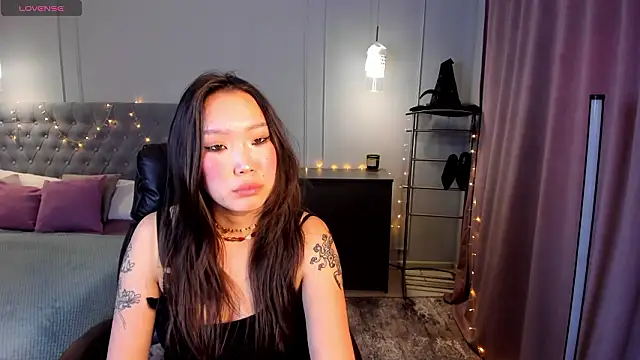 ElinaMotion live sex cam