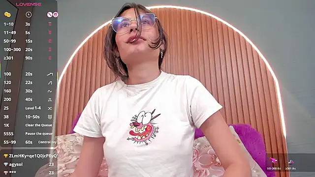 NayeCloud live sex cam