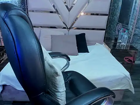 Shara_Oz's cam snapshot