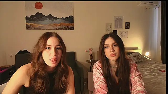 MayaGlow's cam snapshot