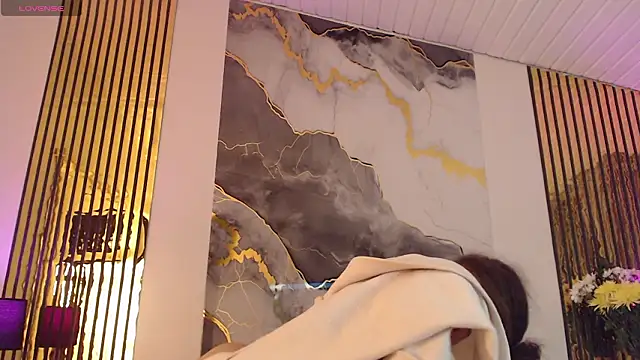 MiticaBrennet_'s cam snapshot