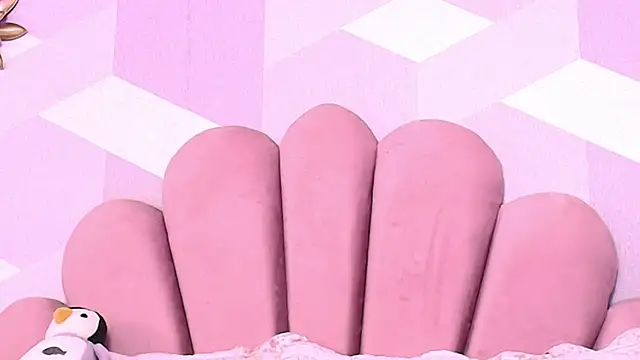 KylieMonnett live sex cam