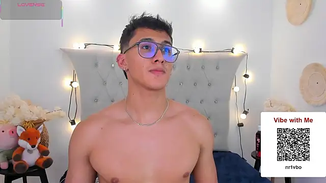 SalvadorFit live sex cam
