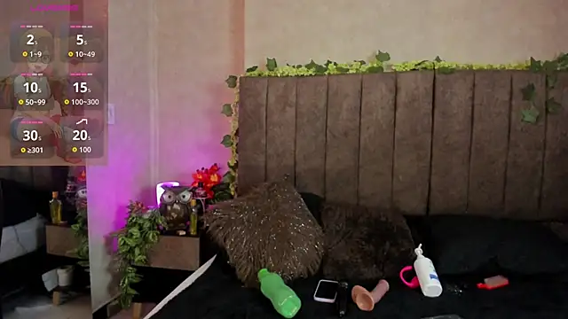 LanaMills_'s cam snapshot