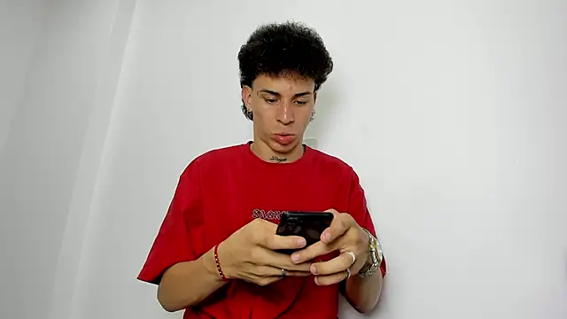 Maxxx_bigcockx's cam snapshot