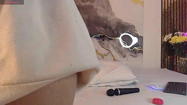 MiticaBrennet_'s cam snapshot