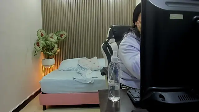 dania_miller_'s cam snapshot