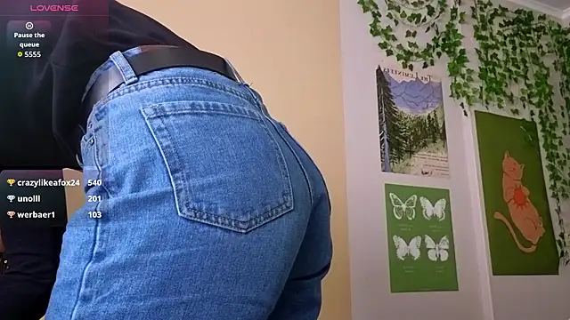 Fit_Brunette_'s cam snapshot