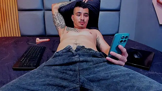 ZOE_GIANLUCA's cam snapshot