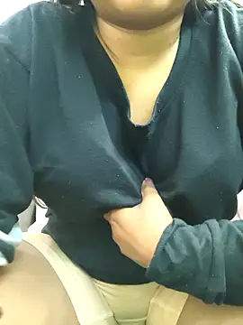 Ananya_34's cam snapshot