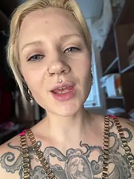 BlondeDoll_'s cam snapshot