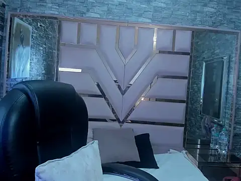 Shara_Oz's cam snapshot