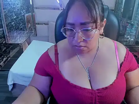 Shara_Oz's cam snapshot