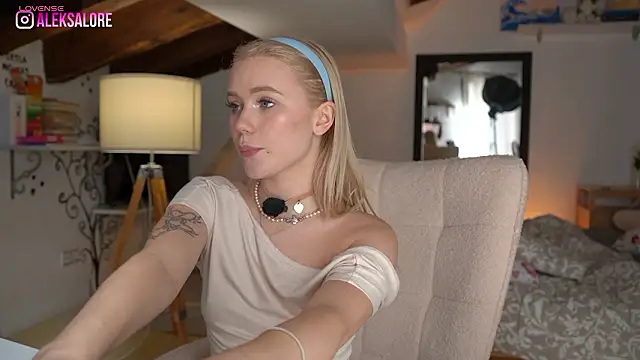 LexieLoree live sex cam