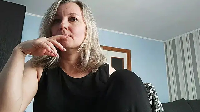 EdithManning's cam snapshot