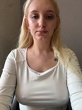 Milkyy_wway's cam snapshot