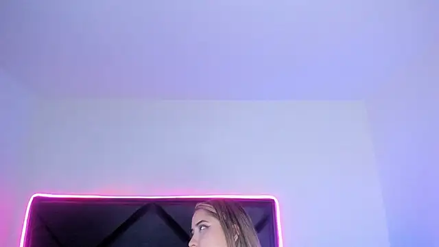 ScarlettAndClark live sex cam