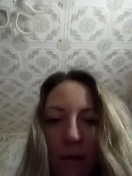 KattyLuuu's cam snapshot