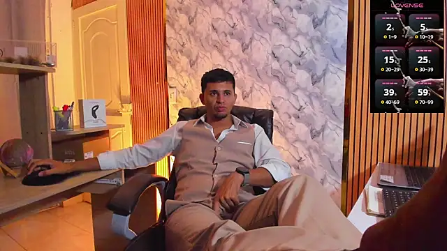 Hideintheoffice's cam snapshot