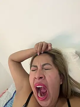 Emily_joee_'s cam snapshot