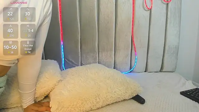 aurora_johnson_'s cam snapshot