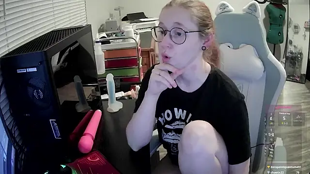 LilyFoxxx's cam snapshot