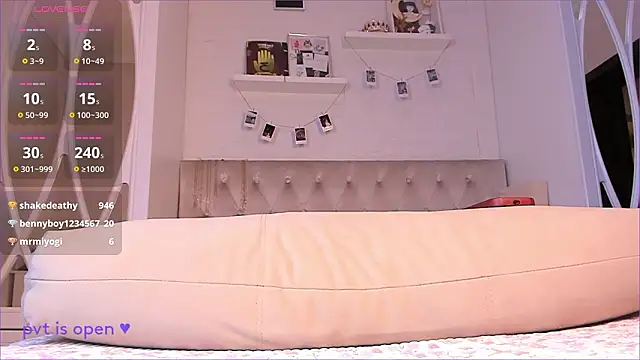 nooniemoon's cam snapshot