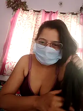 thanusi_2's cam snapshot