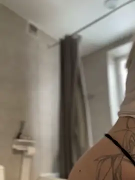 BlondeDoll_'s cam snapshot