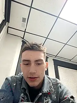 CurvyWeakling live sex cam