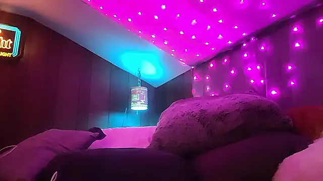 GinAnnTonic live sex cam