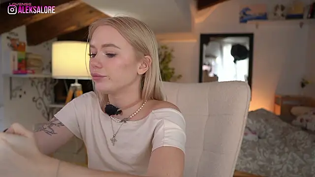 LexieLoree live sex cam