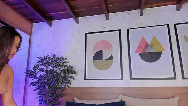 MiaKay1's cam snapshot