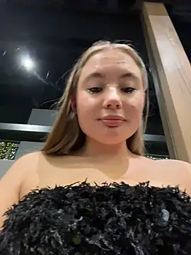 VineraSweet live sex cam