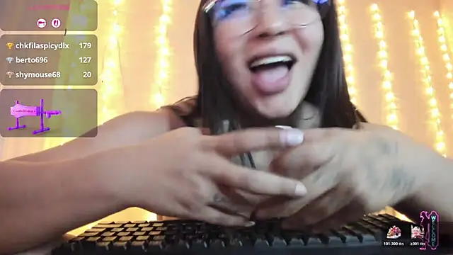 SaraCrow's cam snapshot