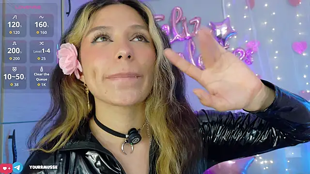 Yourrmuse_'s cam snapshot