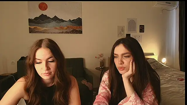 MayaGlow's cam snapshot