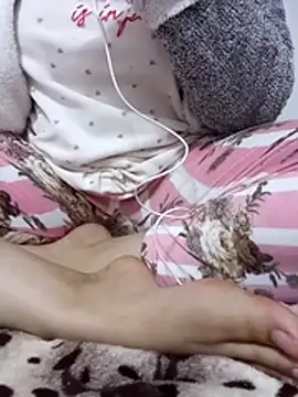 Bombamom's cam snapshot