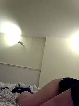 SoakedUpKitty-'s cam snapshot