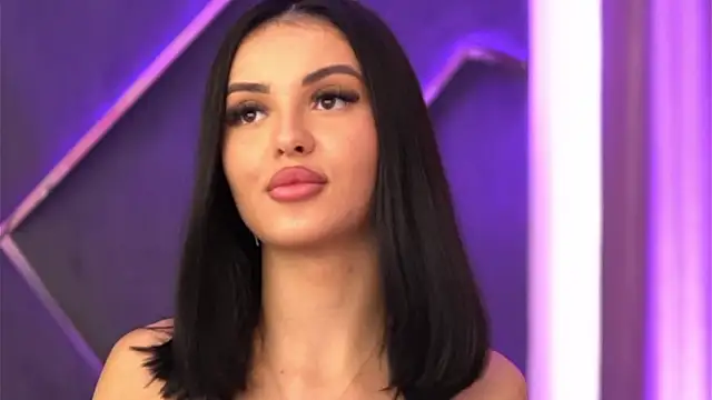 LilaRoses live sex cam